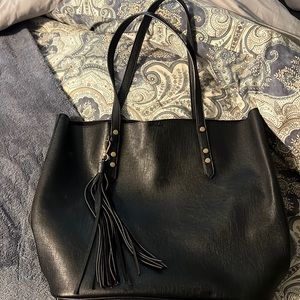 The perfect black handbag The Buckle